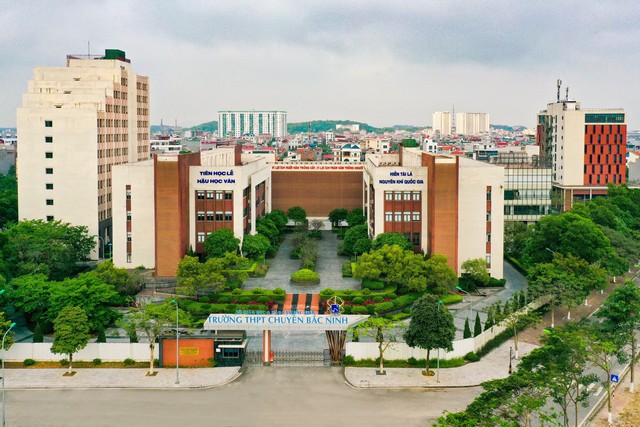 Ngôi trường "đỉnh" nhất lúc này: 3 năm liền có học sinh đạt HCV Olympic Quốc tế, gần như năm nào cũng có Thủ khoa, Á khoa thi ĐH- Ảnh 3.