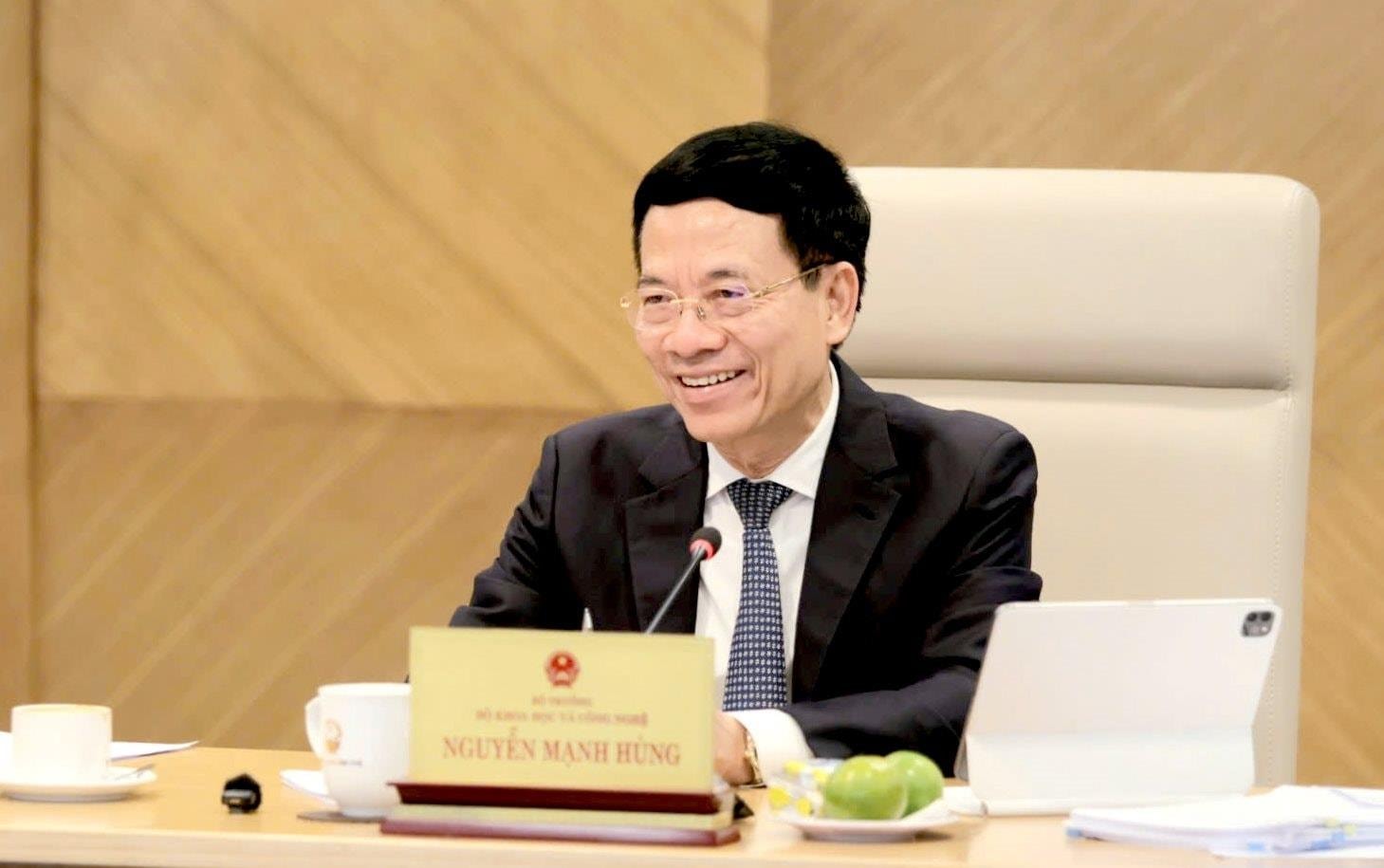 Bộ trưởng Nguyễn Mạnh Hùng: Bây giờ thay vì cạnh tranh hạ tầng, đã đến lúc phải chia sẻ, VNPT, Viettel phải chia sẻ hạ tầng cho MobiFone- Ảnh 1.