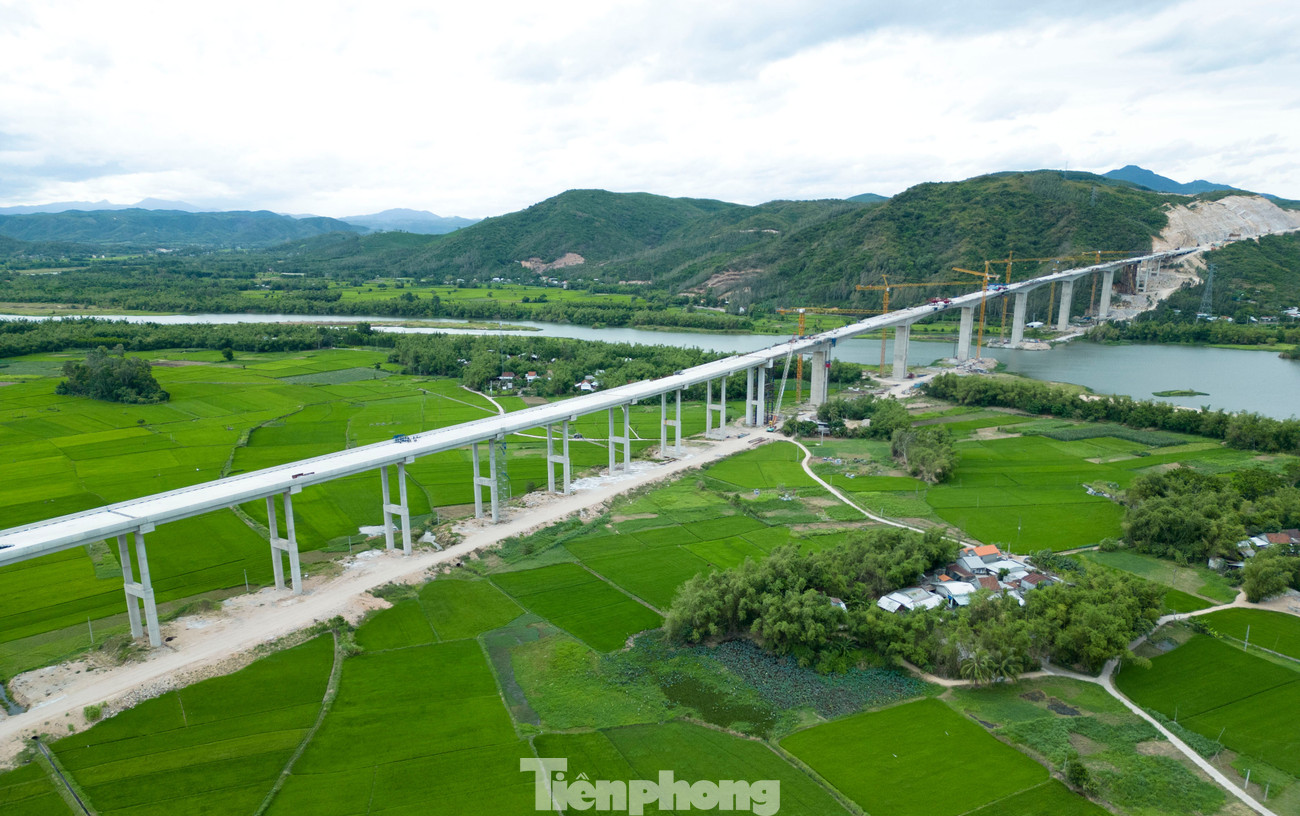 Cầu Kỳ Lộ là công trình cầu có yêu cầu kỹ thuật phức tạp nhất trong các dự án thành phần cao tốc Bắc - Nam phía đông. Bằng sự nỗ lực quyết tâm, các đơn vị tổ chức thi công hiệu quả và hoàn thành mục tiêu hợp long cầu Kỳ Lộ đạt và vượt tiến độ đề ra. Cây cầu được Ban Quản lý dự án 85 (Bộ Xây dựng) tổ chức lễ hợp long hôm 18/7.