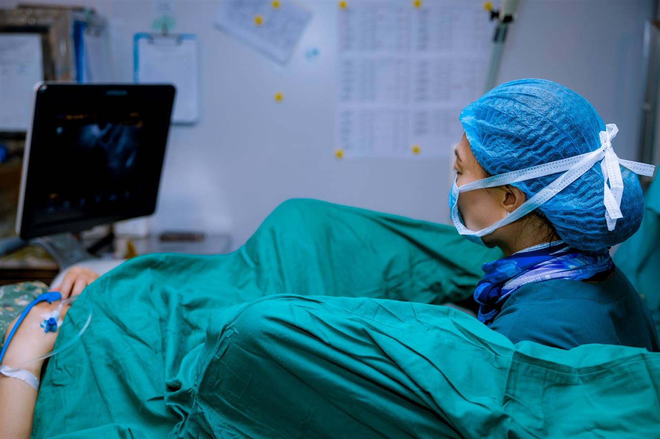Phụ nữ độc thân sinh con bằng IVF: Điều kiện đơn giản bất ngờ- Ảnh 1.
