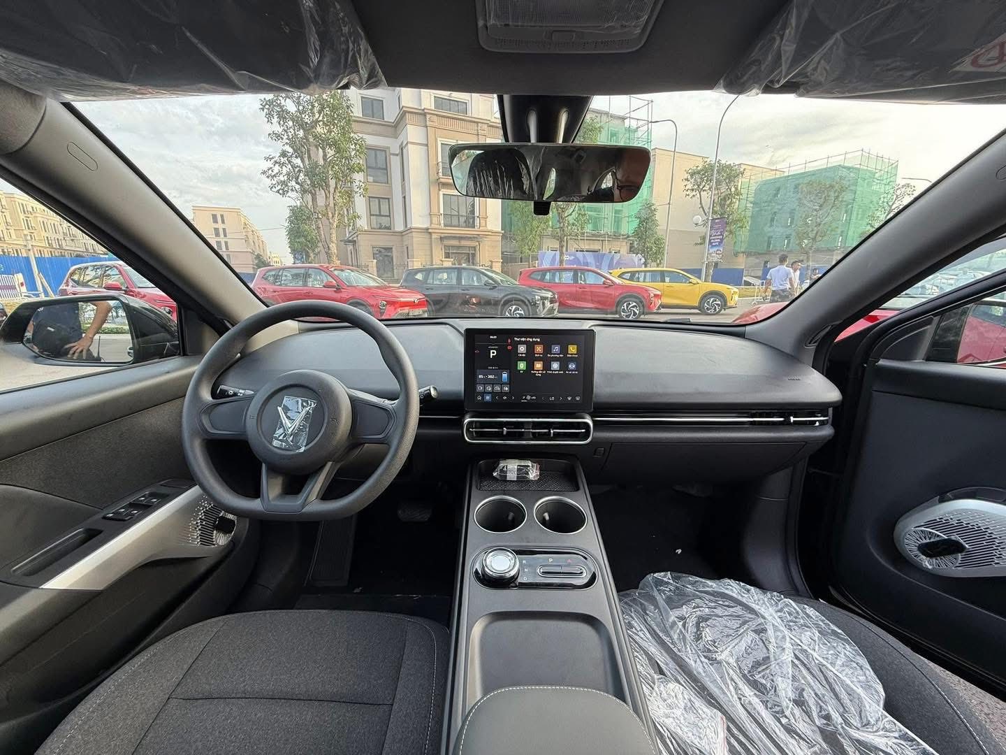 VinFast chính thức bàn giao mẫu MPV Limo Green đầu tiên cho khách hàng: giá 749 triệu đồng, trang bị xịn xò đe dọa Xpander, XL7, Veloz Cross- Ảnh 6.