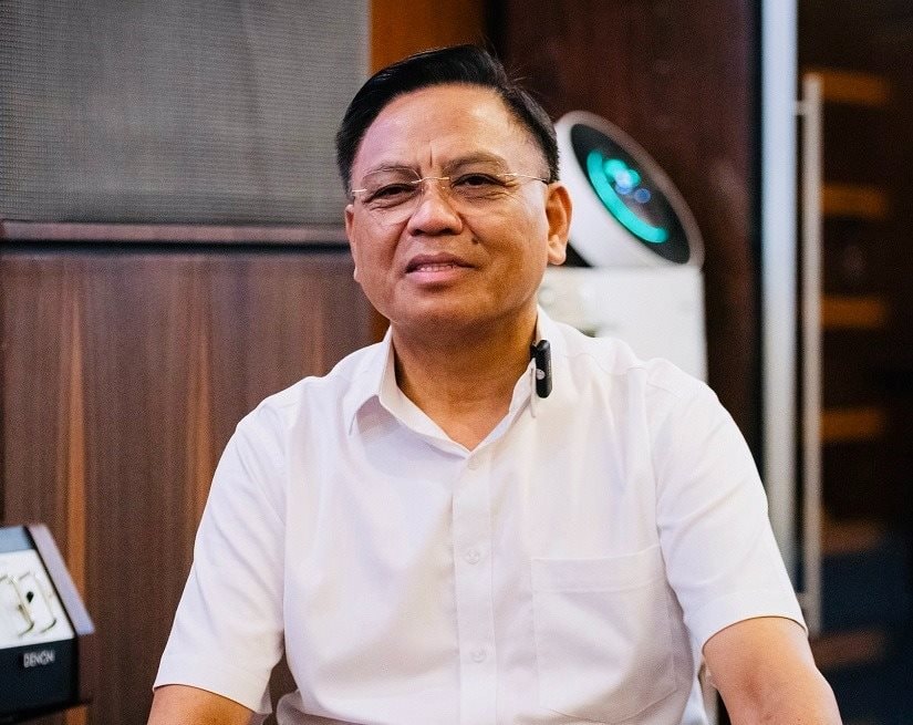 Vị đại gia khét tiếng vừa bị công an khám xét: Sở hữu tòa Bạch dinh 50.000m2 có sân bay riêng và bộ sưu tập Mercedes cổ, làm loạt dự án BĐS nghìn tỷ tại Thanh Hoá- Ảnh 1. Vị đại gia khét tiếng vừa bị công an khám xét: Sở hữu tòa Bạch dinh 50.000m2 có sân bay riêng và bộ sưu tập Mercedes cổ, làm loạt dự án BĐS nghìn tỷ tại Thanh Hoá- Ảnh 1.