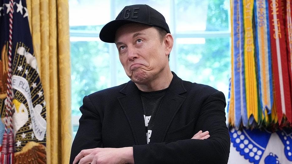 Elon Musk đứng trước nguy cơ “mất cả chì lẫn chài”: Bị gọi hầu tòa vì bỏ tiền tài trợ "xổ số bầu cử" nhưng trớ trêu là mối quan hệ với ông Trump giờ chẳng tốt đẹp gì- Ảnh 1. Elon Musk đứng trước nguy cơ “mất cả chì lẫn chài”: Bị gọi hầu tòa vì bỏ tiền tài trợ "xổ số bầu cử" nhưng trớ trêu là mối quan hệ với ông Trump giờ chẳng tốt đẹp gì- Ảnh 1.