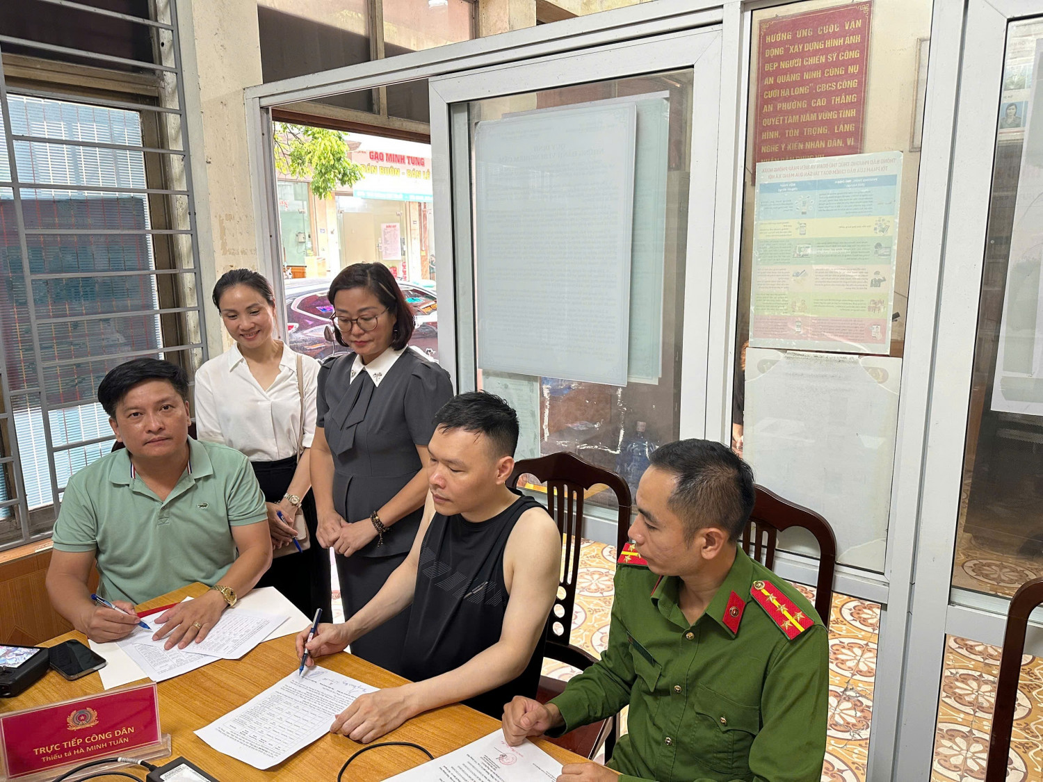 Hệ thống thanh toán lỗi, ngân hàng chuyển khoản đi 200 triệu đồng: 1 người đàn ông ở Quảng Ninh được mời lên trụ sở để làm rõ- Ảnh 1.