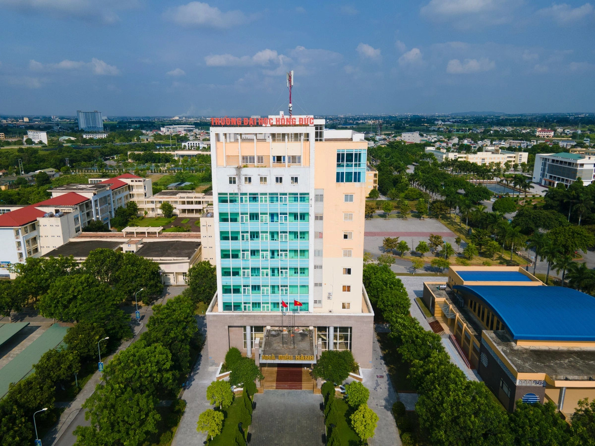 Cứ tưởng điểm chuẩn 30 đã là cao nhất, nhưng lịch sử từng ghi nhận những ngành thí sinh phải "đạt"... 10,16 điểm/môn mới đỗ!- Ảnh 1. Cứ tưởng điểm chuẩn 30 đã là cao nhất, nhưng lịch sử từng ghi nhận những ngành thí sinh phải "đạt"... 10,16 điểm/môn mới đỗ!- Ảnh 1.