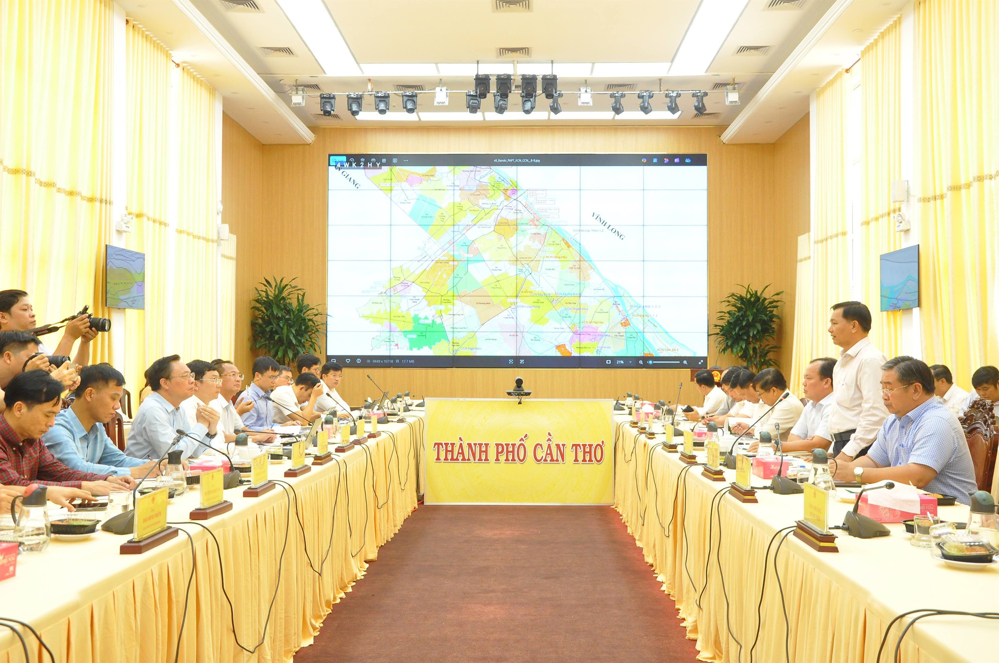 Petrovietnam lên kế hoạch rót 3,4 tỷ USD xây dựng trung tâm công nghiệp năng lượng vào 2030, tăng lên 14,3 tỷ USD vào 2050: Khu vực được đề xuất nằm ở đâu?- Ảnh 1. Petrovietnam lên kế hoạch rót 3,4 tỷ USD xây dựng trung tâm công nghiệp năng lượng vào 2030, tăng lên 14,3 tỷ USD vào 2050: Khu vực được đề xuất nằm ở đâu?- Ảnh 1.