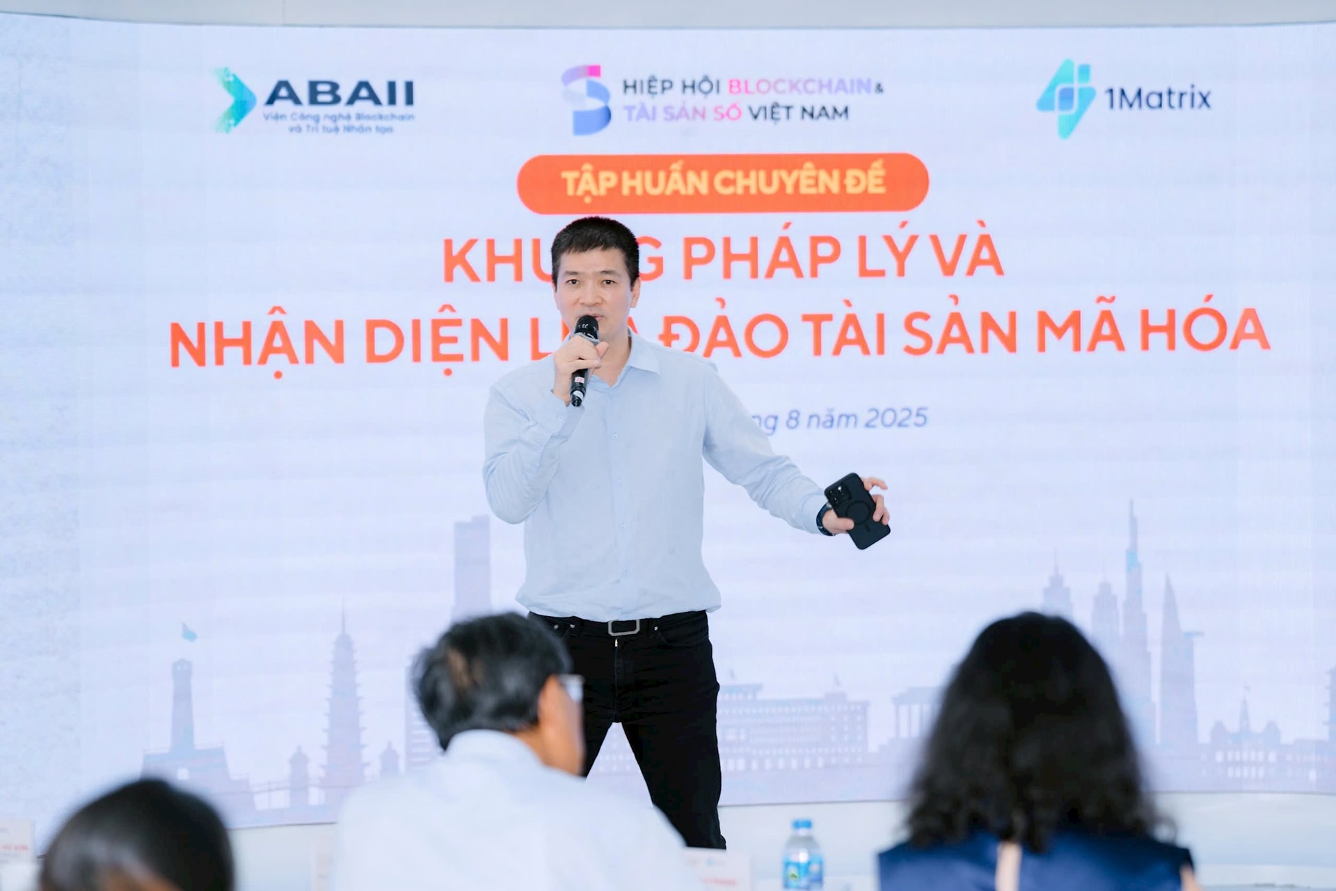 Hơn 1.500 vụ lừa đảo qua mạng xảy ra từ đầu năm, thiệt hại 1.660 tỷ đồng: Chuyên gia cảnh báo dấu hiệu phổ biến khiến nạn nhân mắc bẫy- Ảnh 1.