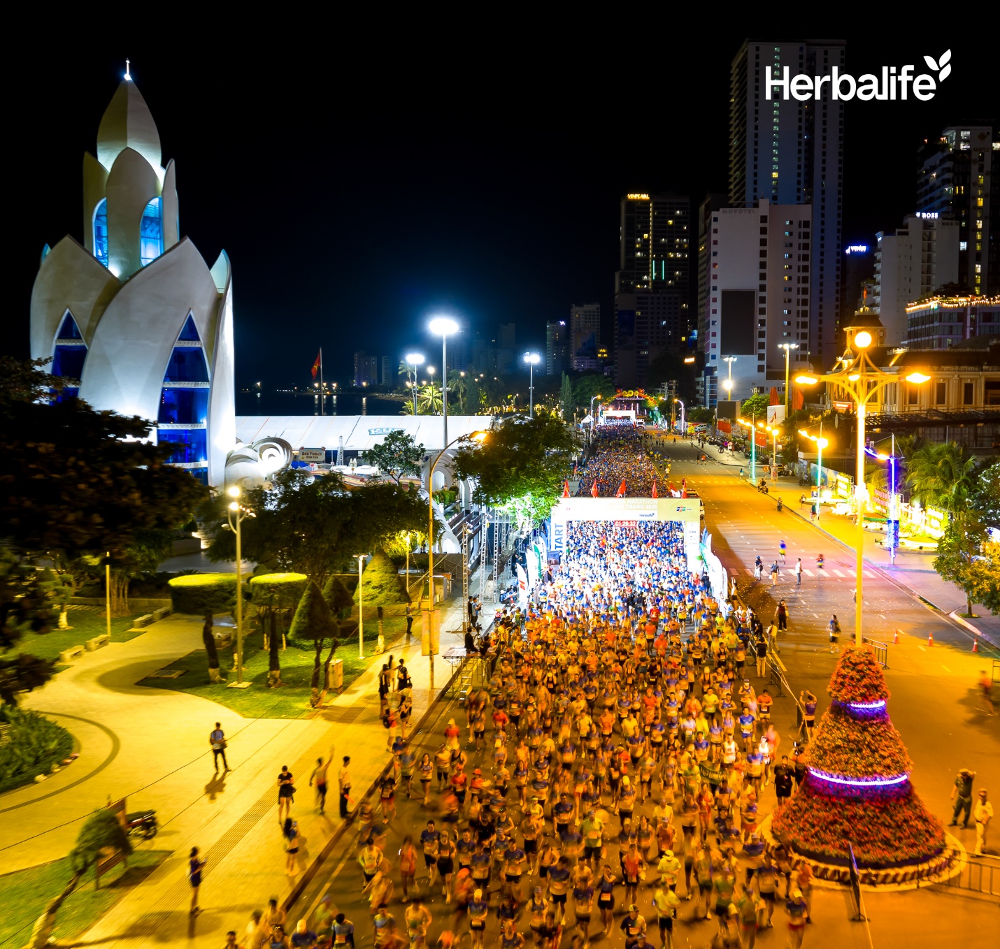 Herbalife Việt Nam 4 năm liền đồng hành VnExpress Marathon Nha Trang- Ảnh 1. Herbalife Việt Nam 4 năm liền đồng hành VnExpress Marathon Nha Trang- Ảnh 1.