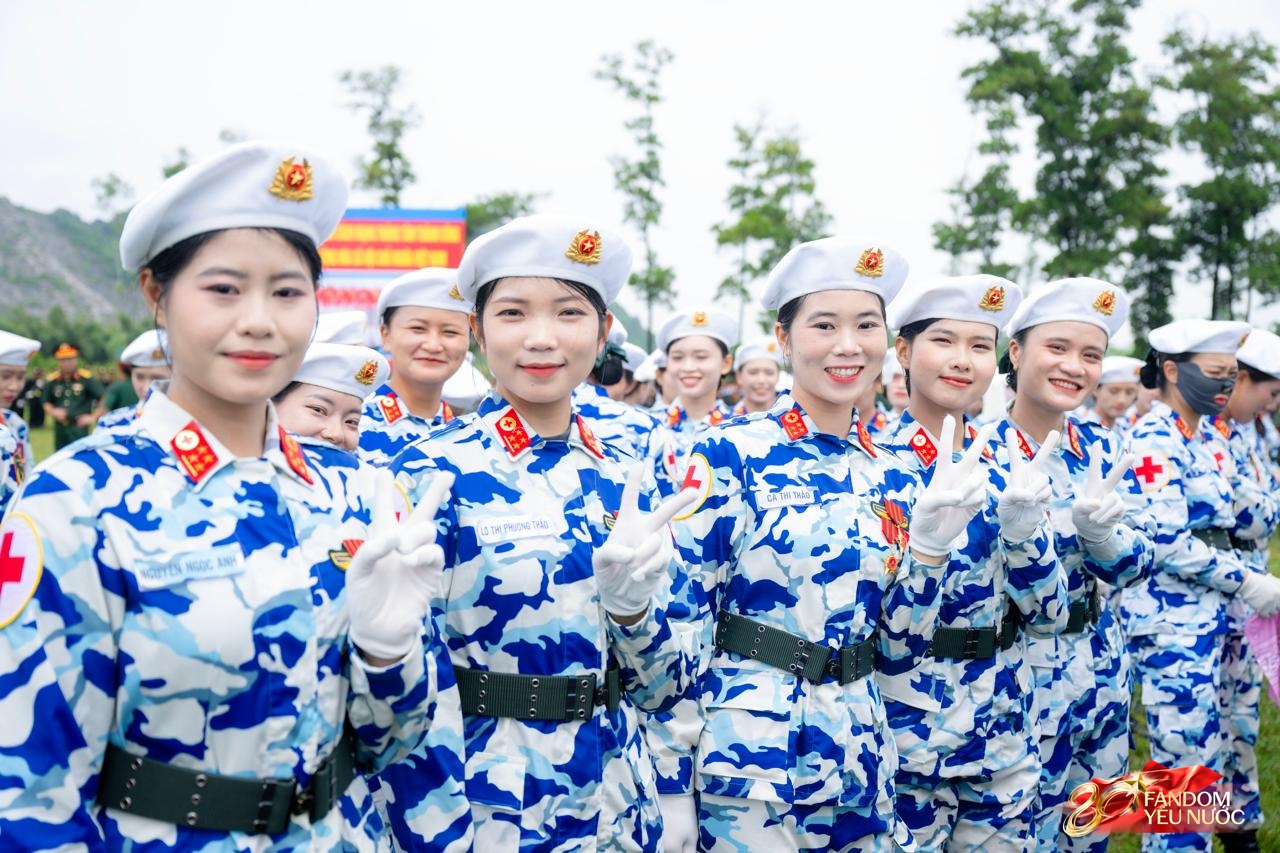 Những nữ quân nhân gây ấn tượng mạnh trong buổi tổng hợp luyện A80 dưới mưa- Ảnh 11.