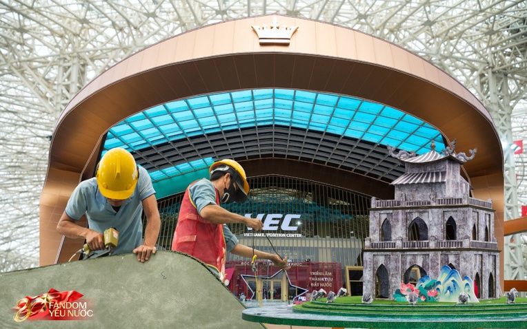 “Mục sở thị” nơi diễn ra triển lãm đặc biệt mừng Quốc khánh: Không gian hoành tráng nhất Việt Nam đang tất bật hoàn thiện trước giờ G- Ảnh 1.