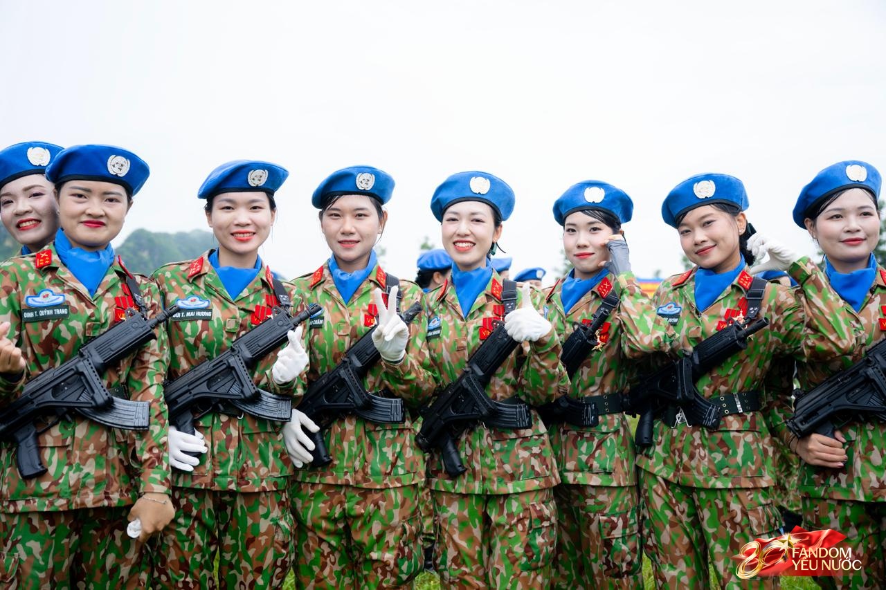 Những nữ quân nhân gây ấn tượng mạnh trong buổi tổng hợp luyện A80 dưới mưa- Ảnh 16.