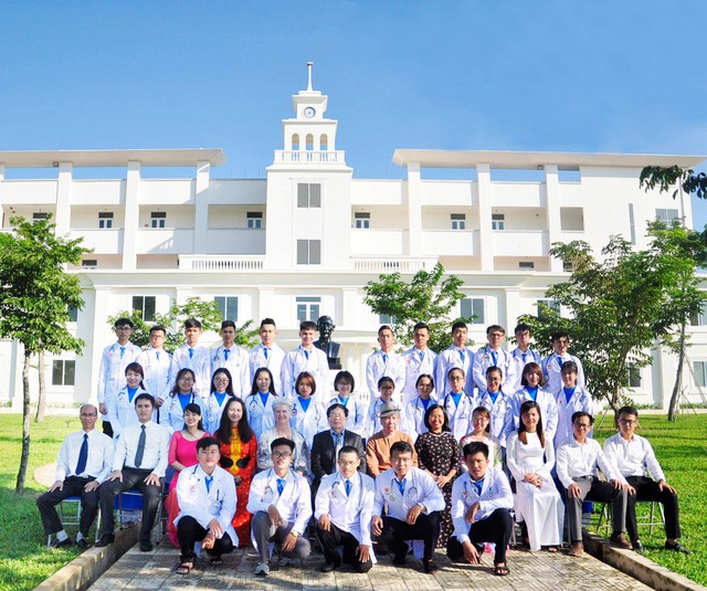1 trường ĐH tư nhân có học phí ổn định từ 2018, chỉ từ 13 triệu đồng/kỳ học: ban lãnh đạo toàn các bác sĩ, người đứng đầu là "cha đẻ" của 2 chuỗi viện tư nhân nghìn tỷ- Ảnh 2. 1 trường ĐH tư nhân có học phí ổn định từ 2018, chỉ từ 13 triệu đồng/kỳ học: ban lãnh đạo toàn các bác sĩ, người đứng đầu là "cha đẻ" của 2 chuỗi viện tư nhân nghìn tỷ- Ảnh 2.