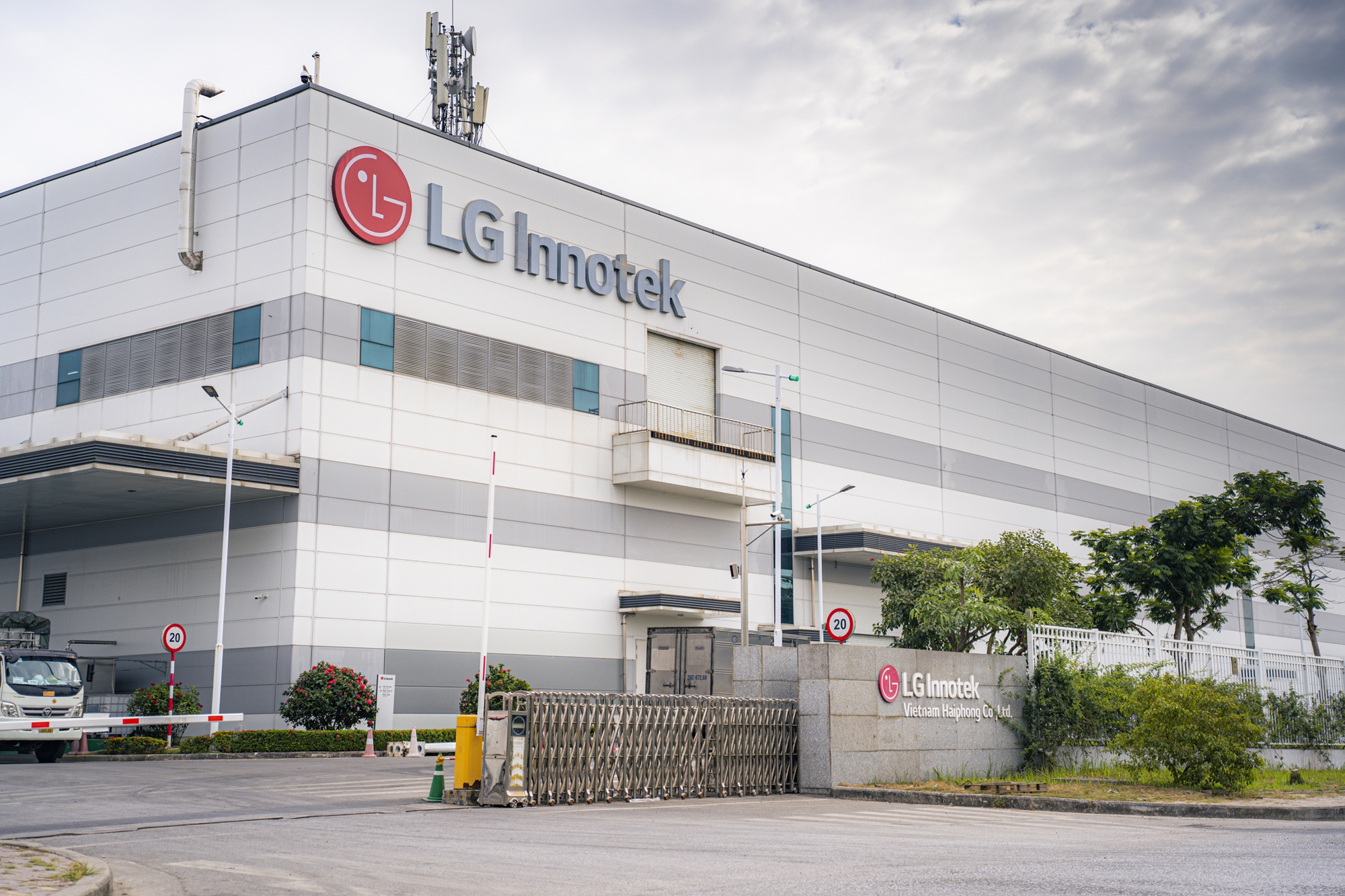 "Đại bàng" LG Innotek củng cố "cứ điểm" Việt Nam: Hoàn tất nhà máy tỷ đô, tăng gấp đôi công suất module camera- Ảnh 3. "Đại bàng" LG Innotek củng cố "cứ điểm" Việt Nam: Hoàn tất nhà máy tỷ đô, tăng gấp đôi công suất module camera- Ảnh 3.