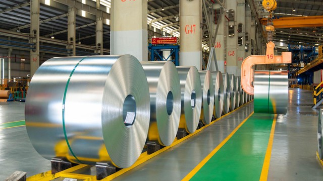 Từ nhà máy tôn thép đến ‘ông lớn’ sở hữu hệ thống Siêu thị Vật liệu xây dựng và Nội thất lớn nhất Việt Nam: Cách tạo nên sự khác biệt của Tập đoàn Hoa Sen- Ảnh 2. Từ nhà máy tôn thép đến ‘ông lớn’ sở hữu hệ thống Siêu thị Vật liệu xây dựng và Nội thất lớn nhất Việt Nam: Cách tạo nên sự khác biệt của Tập đoàn Hoa Sen- Ảnh 2.