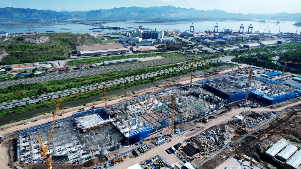 Aeon Mall Hạ Long 5.200 tỷ đồng tăng tốc: 500 – 600 kỹ sư, công nhân làm liên tục 3 ca/ngày cả cuối tuần, chủ đầu tư dự kiến khai trương vào cuối năm 2026- Ảnh 3. Aeon Mall Hạ Long 5.200 tỷ đồng tăng tốc: 500 – 600 kỹ sư, công nhân làm liên tục 3 ca/ngày cả cuối tuần, chủ đầu tư dự kiến khai trương vào cuối năm 2026- Ảnh 3.
