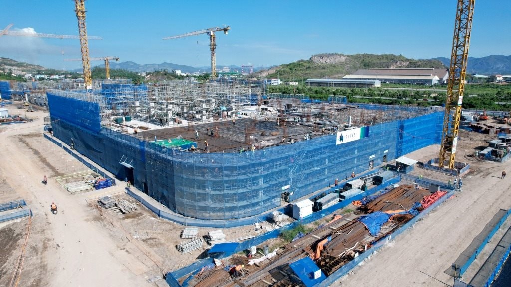 Aeon Mall Hạ Long 5.200 tỷ đồng tăng tốc: 500 – 600 kỹ sư, công nhân làm liên tục 3 ca/ngày cả cuối tuần, chủ đầu tư dự kiến khai trương vào cuối năm 2026- Ảnh 2. Aeon Mall Hạ Long 5.200 tỷ đồng tăng tốc: 500 – 600 kỹ sư, công nhân làm liên tục 3 ca/ngày cả cuối tuần, chủ đầu tư dự kiến khai trương vào cuối năm 2026- Ảnh 2.