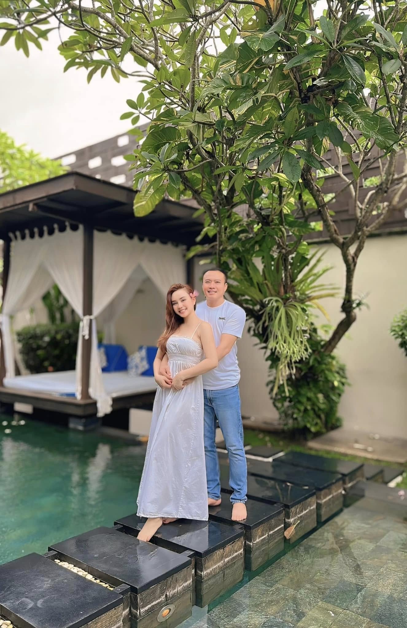 Nữ nghệ sĩ có biệt thự từ TP.HCM ra Hải Phòng, được chồng đại gia yêu chiều, trông con cho đi hát- Ảnh 5. Nữ nghệ sĩ có biệt thự từ TP.HCM ra Hải Phòng, được chồng đại gia yêu chiều, trông con cho đi hát- Ảnh 5.