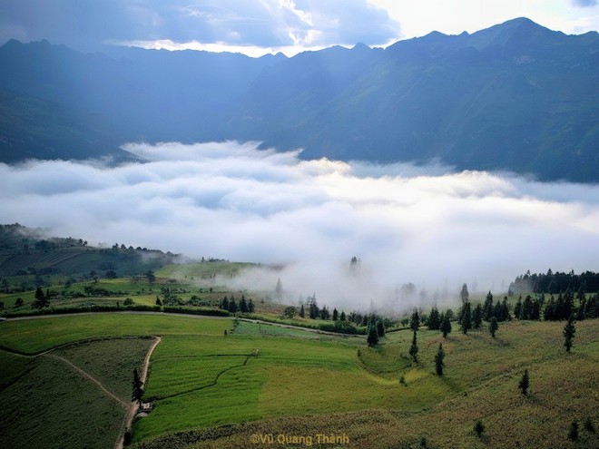 Thảo nguyên rộng lớn ngay vùng núi phía Bắc, cách Hà Nội 400km: Du khách nhận xét "như Châu Âu thu nhỏ"- Ảnh 2. Thảo nguyên rộng lớn ngay vùng núi phía Bắc, cách Hà Nội 400km: Du khách nhận xét "như Châu Âu thu nhỏ"- Ảnh 2.