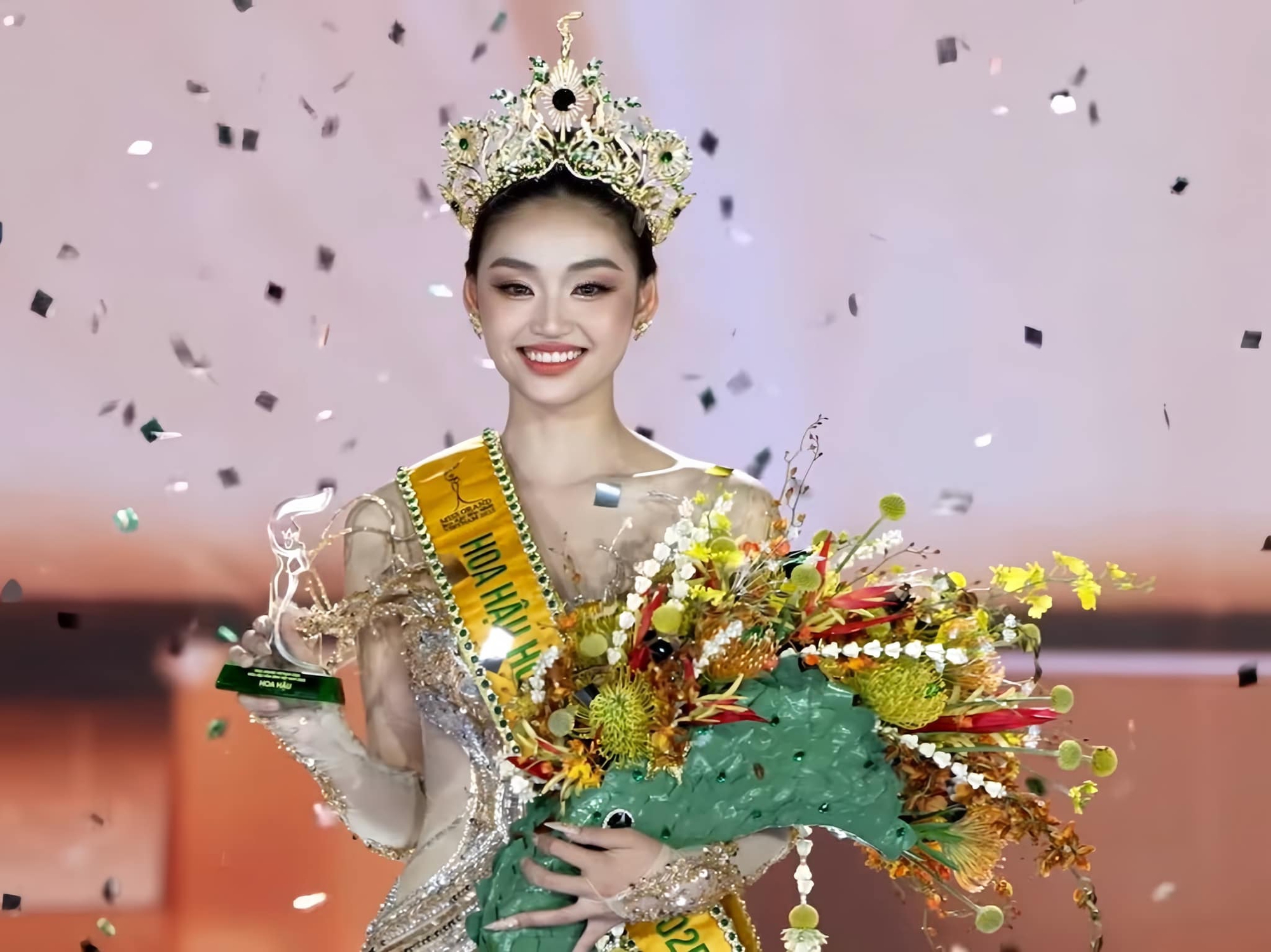 Tất tần tật về Nguyễn Thị Yến Nhi - Tân Miss Grand Vietnam: Body nóng bỏng, từng bị Quế Anh đánh bại, học vấn thế nào?- Ảnh 1. Tất tần tật về Nguyễn Thị Yến Nhi - Tân Miss Grand Vietnam: Body nóng bỏng, từng bị Quế Anh đánh bại, học vấn thế nào?- Ảnh 1.