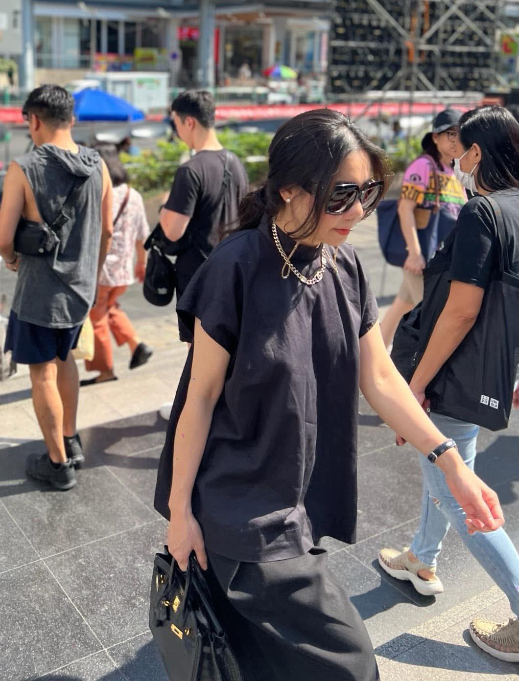 Chân dung người mẹ mời “tổng tài” ra khỏi quán cà phê: Khí chất này mới thật sự là tổng tài- Ảnh 4. Chân dung người mẹ mời “tổng tài” ra khỏi quán cà phê: Khí chất này mới thật sự là tổng tài- Ảnh 4.