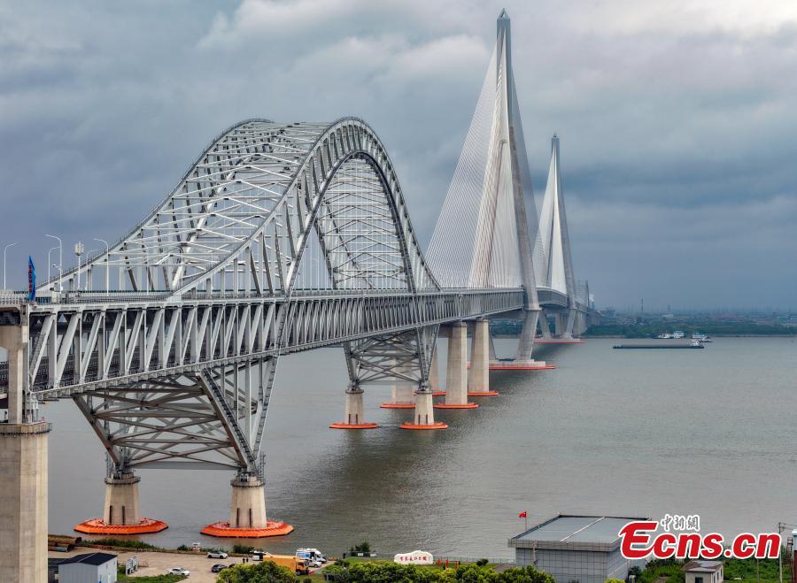 Đột phá chưa từng có của Trung Quốc: Dùng công nghệ ‘không cần’ con người xây siêu cầu dây văng lập 3 kỷ lục thế giới, riêng móng cao bằng toà nhà 24 tầng- Ảnh 2.