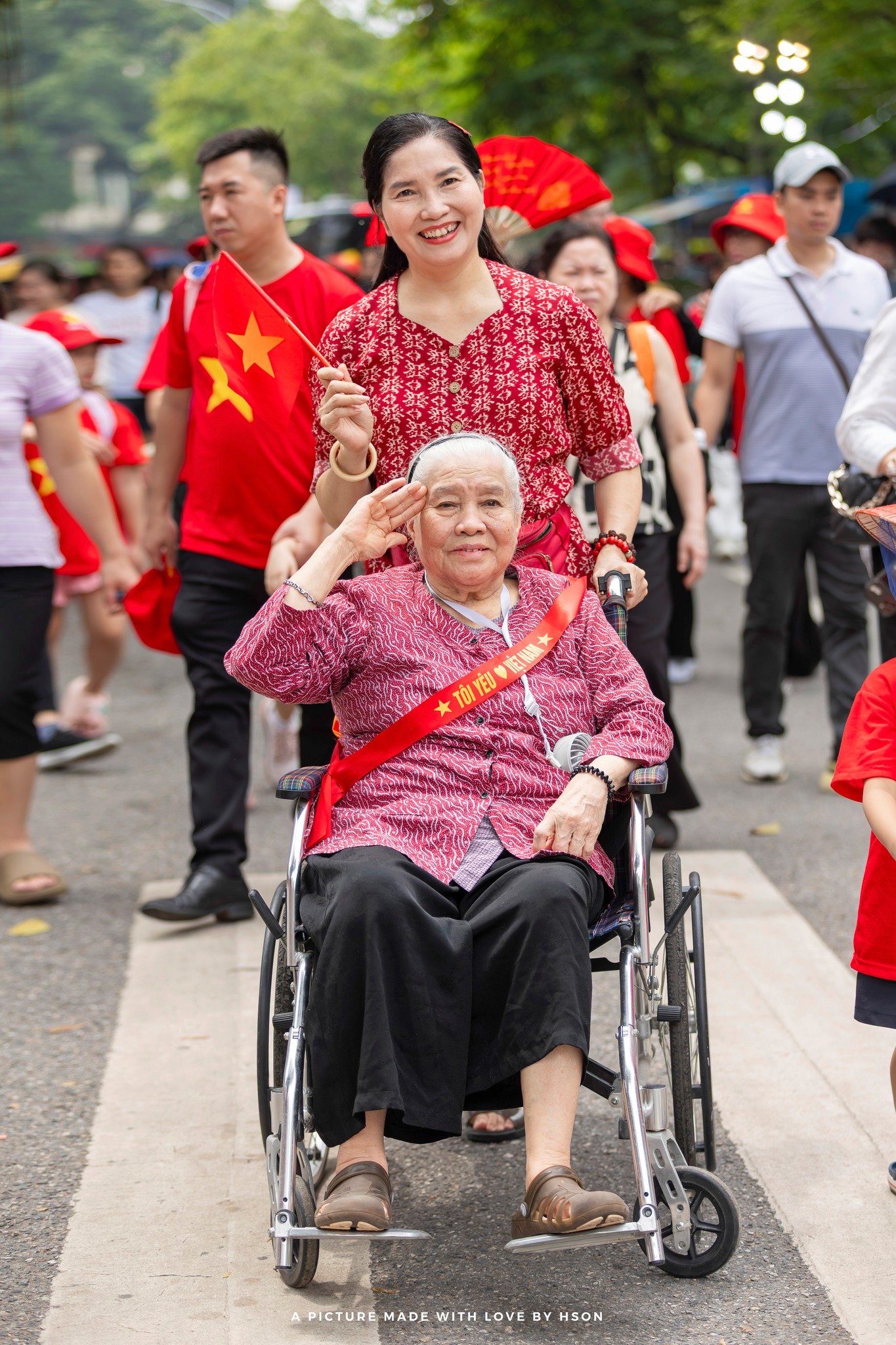 Khi những "em bé" năm xưa trở lại Quảng trường Ba Đình lịch sử- Ảnh 6. Khi những "em bé" năm xưa trở lại Quảng trường Ba Đình lịch sử- Ảnh 6.