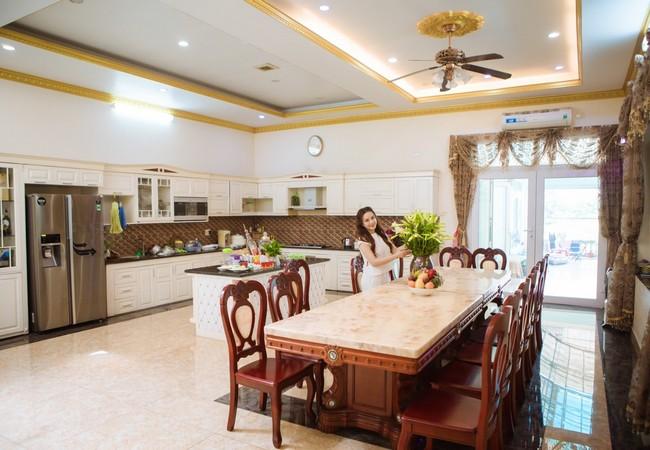 Nữ nghệ sĩ có biệt thự từ TP.HCM ra Hải Phòng, được chồng đại gia yêu chiều, trông con cho đi hát- Ảnh 8. Nữ nghệ sĩ có biệt thự từ TP.HCM ra Hải Phòng, được chồng đại gia yêu chiều, trông con cho đi hát- Ảnh 8.