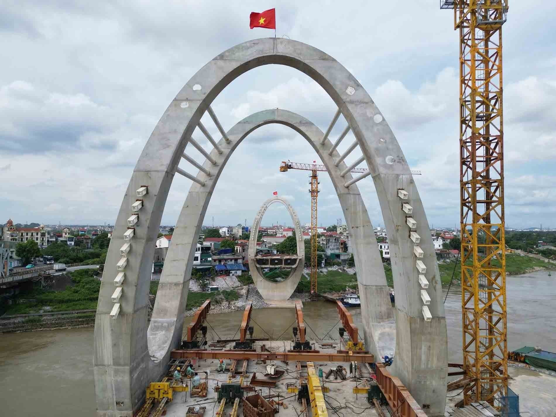 Tin vui tại cây cầu "Giao duyên" 1.800 tỷ đồng thay thế cầu Đuống 123 năm tuổi: DN nào đứng sau?- Ảnh 4. Tin vui tại cây cầu "Giao duyên" 1.800 tỷ đồng thay thế cầu Đuống 123 năm tuổi: DN nào đứng sau?- Ảnh 4.