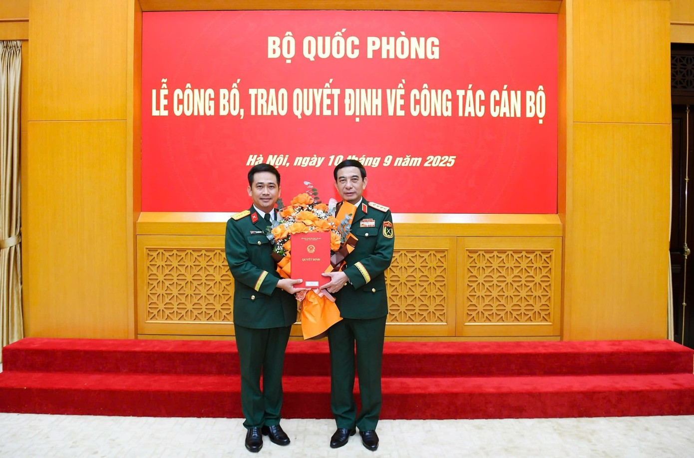 Tập đoàn Viettel có thêm hai Phó Tổng giám đốc- Ảnh 1. Tập đoàn Viettel có thêm hai Phó Tổng giám đốc- Ảnh 1.