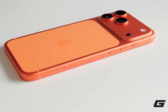 Mở hộp iPhone 17 Pro và iPhone 17 Pro Max chính hãng: Màu cam nổi bật, màu bạc tinh tế, chọn màu nào bây giờ?- Ảnh 17. Mở hộp iPhone 17 Pro và iPhone 17 Pro Max chính hãng: Màu cam nổi bật, màu bạc tinh tế, chọn màu nào bây giờ?- Ảnh 17.