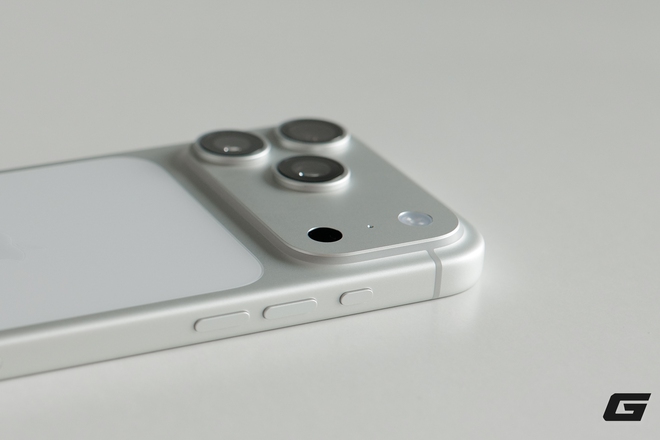 Mở hộp iPhone 17 Pro và iPhone 17 Pro Max chính hãng: Màu cam nổi bật, màu bạc tinh tế, chọn màu nào bây giờ?- Ảnh 16. Mở hộp iPhone 17 Pro và iPhone 17 Pro Max chính hãng: Màu cam nổi bật, màu bạc tinh tế, chọn màu nào bây giờ?- Ảnh 16.