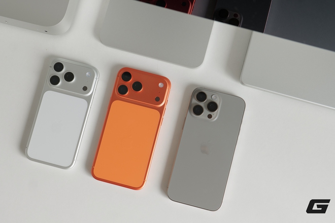 Mở hộp iPhone 17 Pro và iPhone 17 Pro Max chính hãng: Màu cam nổi bật, màu bạc tinh tế, chọn màu nào bây giờ?- Ảnh 11. Mở hộp iPhone 17 Pro và iPhone 17 Pro Max chính hãng: Màu cam nổi bật, màu bạc tinh tế, chọn màu nào bây giờ?- Ảnh 11.