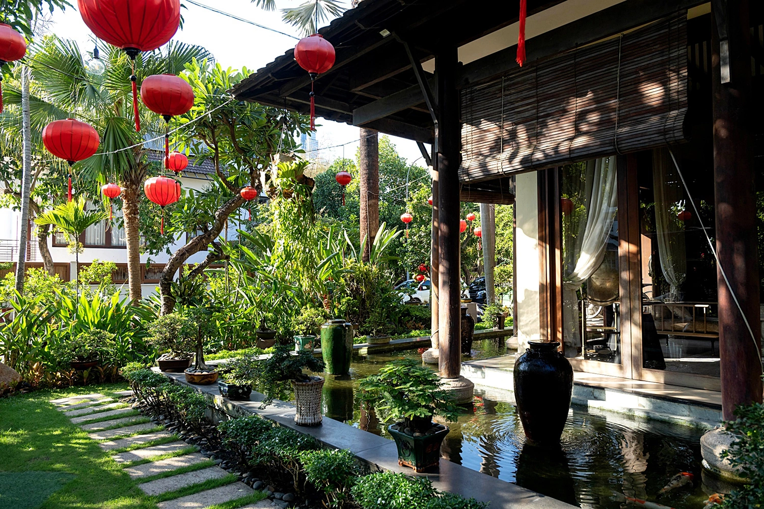 Một hoa hậu ở tuổi 49: Sống trong “siêu biệt thự” 400 tỷ đồng tại quận 2, được chồng yêu chiều hết mực- Ảnh 4. Một hoa hậu ở tuổi 49: Sống trong “siêu biệt thự” 400 tỷ đồng tại quận 2, được chồng yêu chiều hết mực- Ảnh 4.