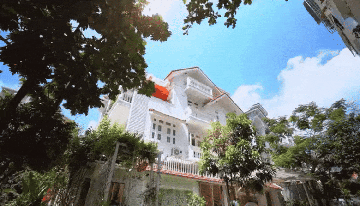 Nữ nghệ sĩ có biệt thự từ TP.HCM ra Hải Phòng, được chồng đại gia yêu chiều, trông con cho đi hát- Ảnh 6. Nữ nghệ sĩ có biệt thự từ TP.HCM ra Hải Phòng, được chồng đại gia yêu chiều, trông con cho đi hát- Ảnh 6.