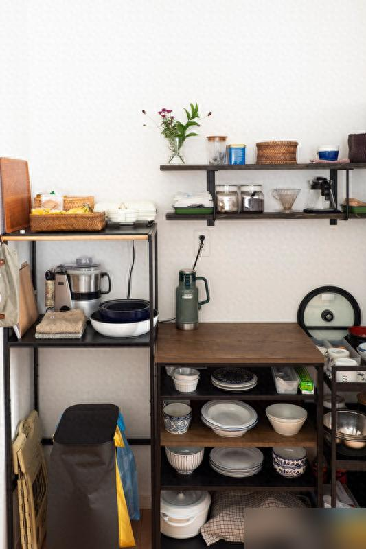 Người phụ nữ 57 tuổi sống một mình trong căn hộ 61m²: Giản dị nhưng là chốn bình yên ai cũng mơ- Ảnh 7. Người phụ nữ 57 tuổi sống một mình trong căn hộ 61m²: Giản dị nhưng là chốn bình yên ai cũng mơ- Ảnh 7.