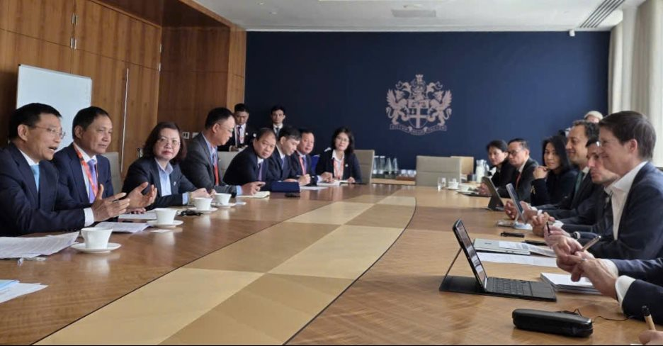 Nóng: Bộ trưởng Bộ Tài chính Nguyễn Văn Thắng làm việc với lãnh đạo Sở GDCK London và FTSE Russell- Ảnh 1. Nóng: Bộ trưởng Bộ Tài chính Nguyễn Văn Thắng làm việc với lãnh đạo Sở GDCK London và FTSE Russell- Ảnh 1.