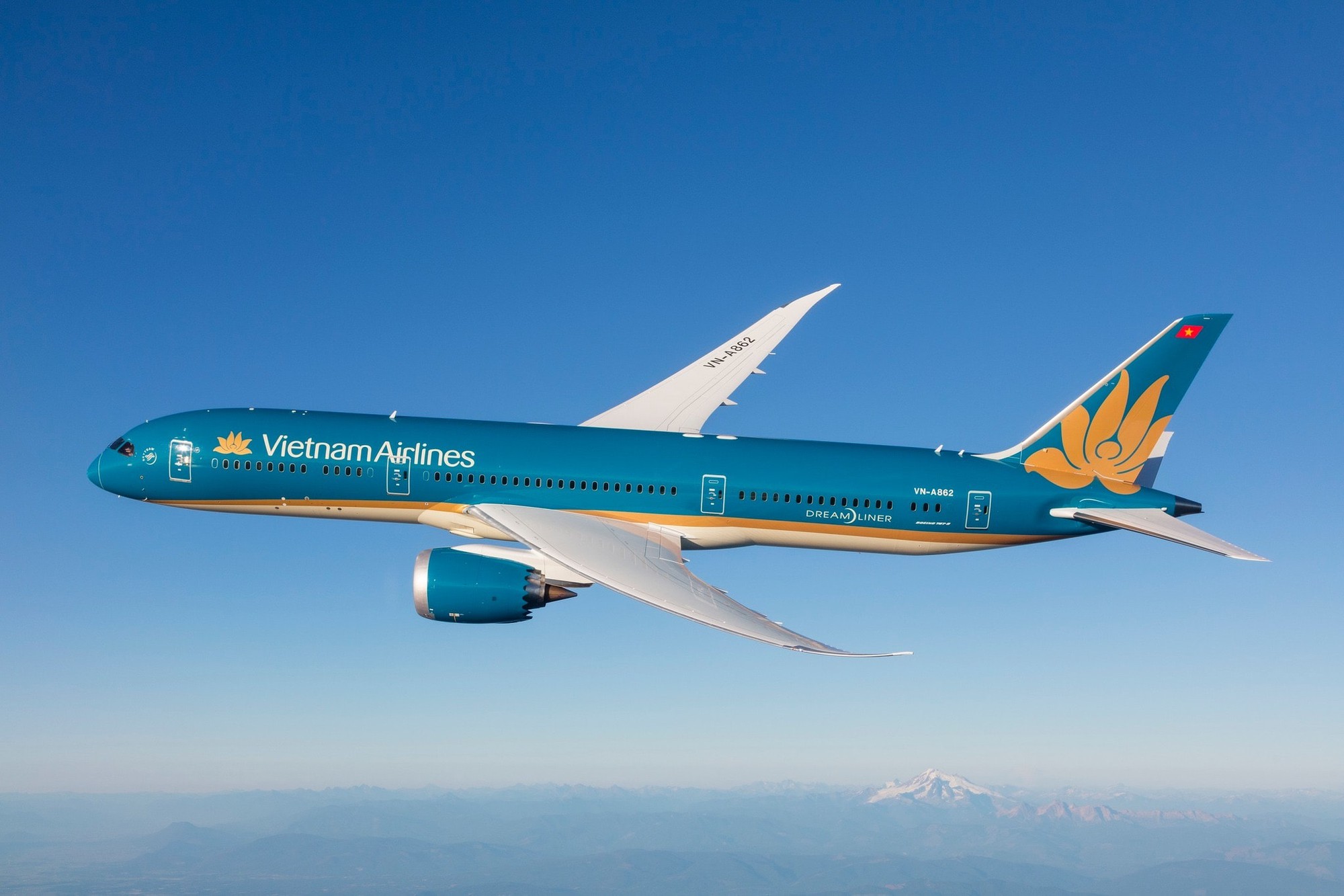Thu nhập lãnh đạo Vietnam Airlines tăng 25%, Chủ tịch và TGĐ nhận 700 - 800 triệu trong 6T2025, vẫn thấp hơn Thai Airways và 'thua xa' Singapore Airlines- Ảnh 3. Thu nhập lãnh đạo Vietnam Airlines tăng 25%, Chủ tịch và TGĐ nhận 700 - 800 triệu trong 6T2025, vẫn thấp hơn Thai Airways và 'thua xa' Singapore Airlines- Ảnh 3.