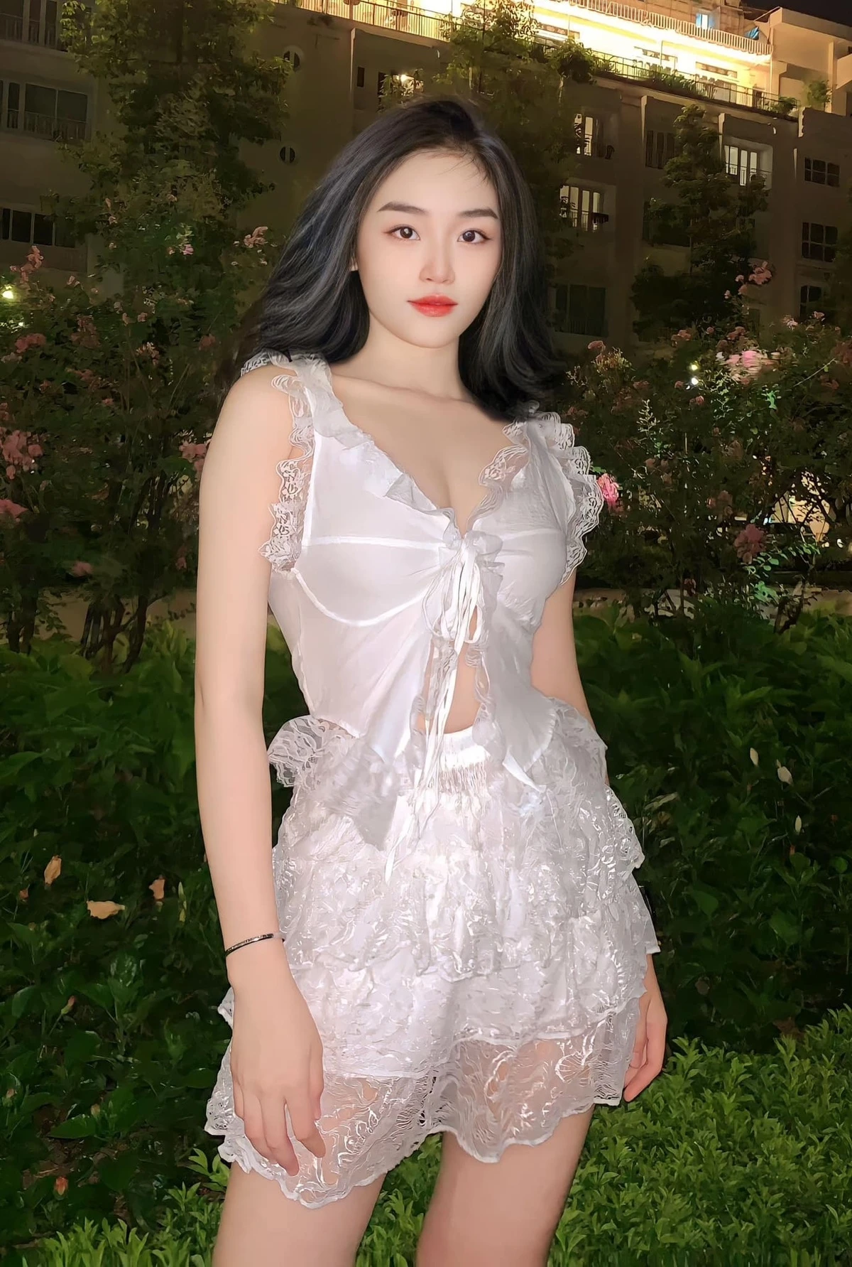 Tân hoa hậu Miss Grand Vietnam 2025: Ba phụ hồ, mẹ bán vé số, nhan sắc đời thường nổi bật- Ảnh 7. Tân hoa hậu Miss Grand Vietnam 2025: Ba phụ hồ, mẹ bán vé số, nhan sắc đời thường nổi bật- Ảnh 7.