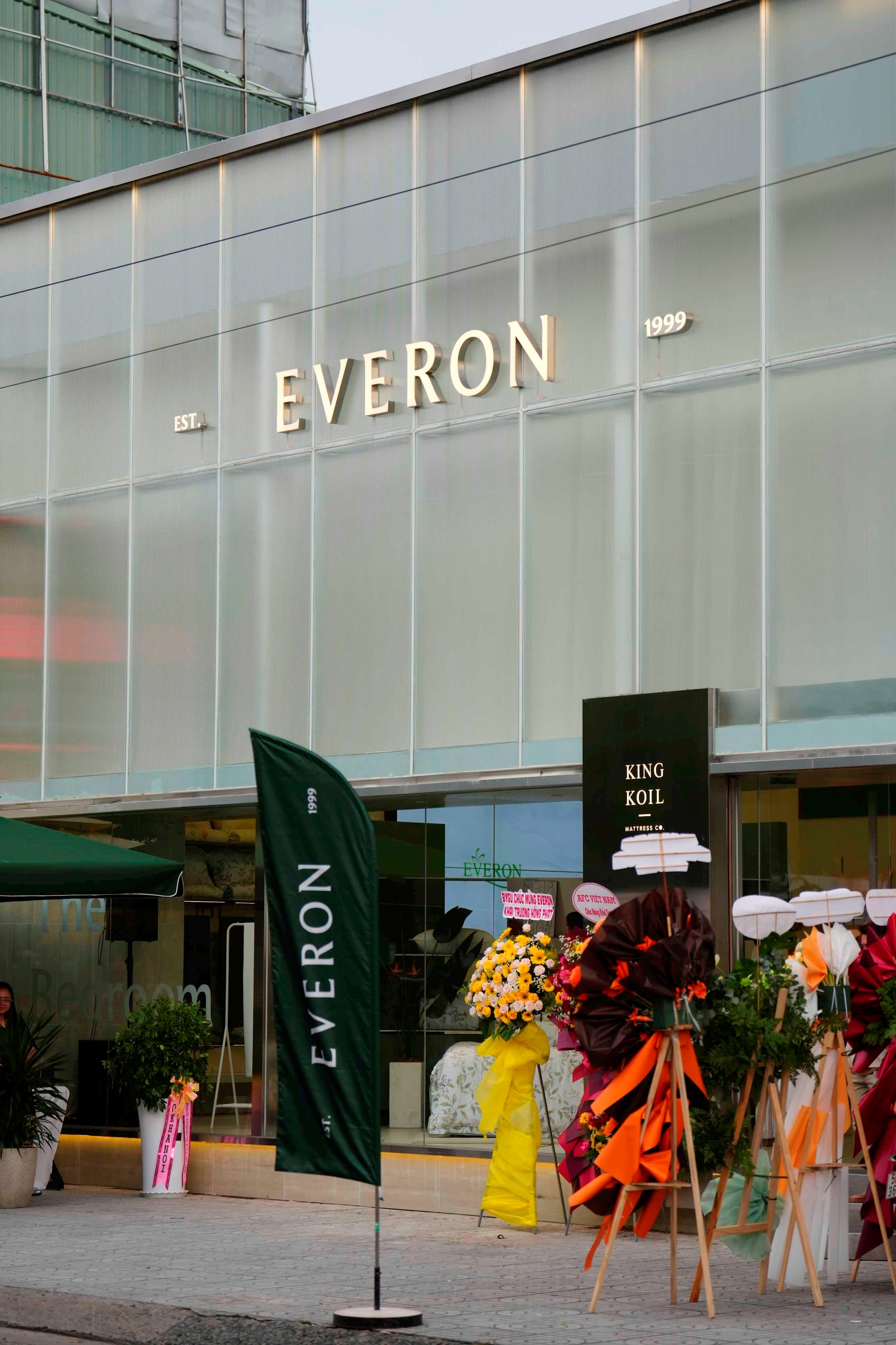 Bắt tay 'gã khổng lồ' sợi vải của Áo, Everpia (EVE) chi lớn cho Flagship Space, chính thức bước vào cuộc đua hàng hiệu 9.000 tỷ của Việt Nam- Ảnh 2. Bắt tay 'gã khổng lồ' sợi vải của Áo, Everpia (EVE) chi lớn cho Flagship Space, chính thức bước vào cuộc đua hàng hiệu 9.000 tỷ của Việt Nam- Ảnh 2.