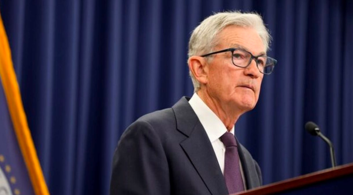 Chủ tịch Fed Jerome Powell: Thị trường lao động Mỹ đang yếu đi, hạ lãi suất 0,25% là để 'kiểm soát rủi ro'- Ảnh 1.