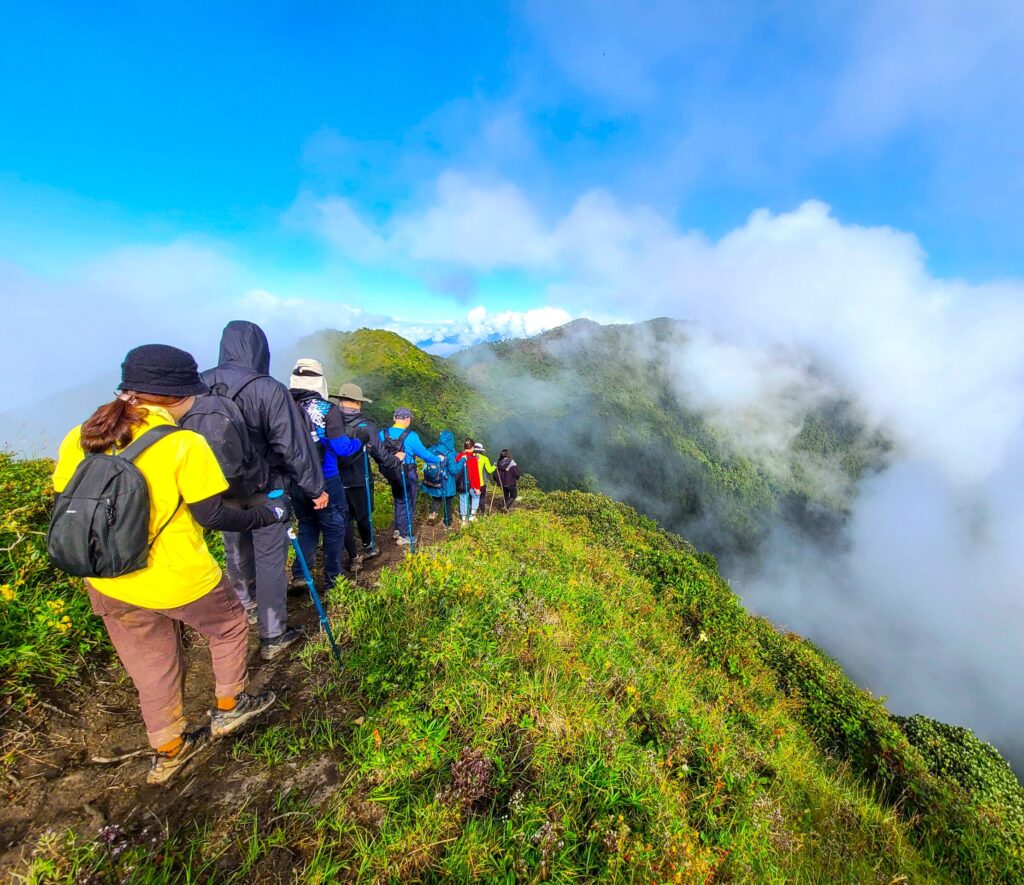 Đỉnh núi trong "Top 10 cao nhất Việt Nam", thuộc Hoàng Liên Sơn: Vừa có bé 5 tuổi chinh phục thành công- Ảnh 9. Đỉnh núi trong