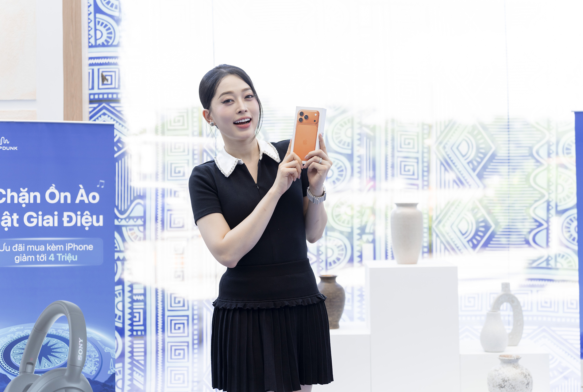 iPhone 17 chính thức mở bán tại Việt Nam, hàng nghìn máy bàn giao cho khách sáng ngày 19/9- Ảnh 1. iPhone 17 chính thức mở bán tại Việt Nam, hàng nghìn máy bàn giao cho khách sáng ngày 19/9- Ảnh 1.