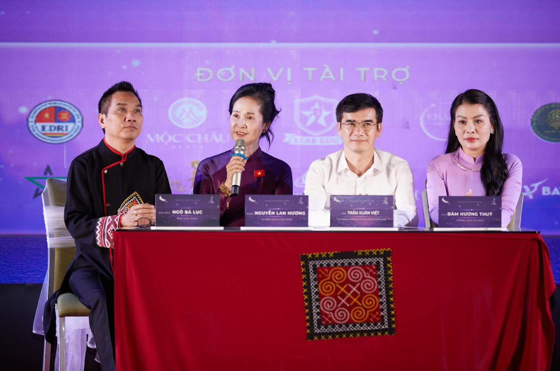 NSND Lan Hương vừa nhận nhiệm vụ mới- Ảnh 3. NSND Lan Hương vừa nhận nhiệm vụ mới- Ảnh 3.