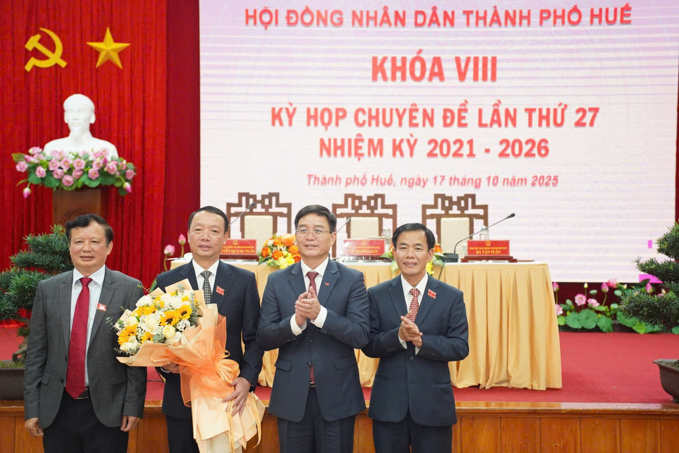 Điều động, bổ nhiệm, bầu nhân sự ở 6 tỉnh, thành- Ảnh 2. Điều động, bổ nhiệm, bầu nhân sự ở 6 tỉnh, thành- Ảnh 2.