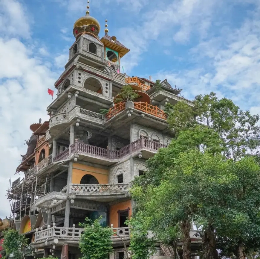 Bên trong "biệt thự điên" 51 tỷ, cao 30m, xây theo trí tưởng tượng suốt 10 năm của một nông dân Trung Quốc- Ảnh 10. Bên trong "biệt thự điên" 51 tỷ, cao 30m, xây theo trí tưởng tượng suốt 10 năm của một nông dân Trung Quốc- Ảnh 10.