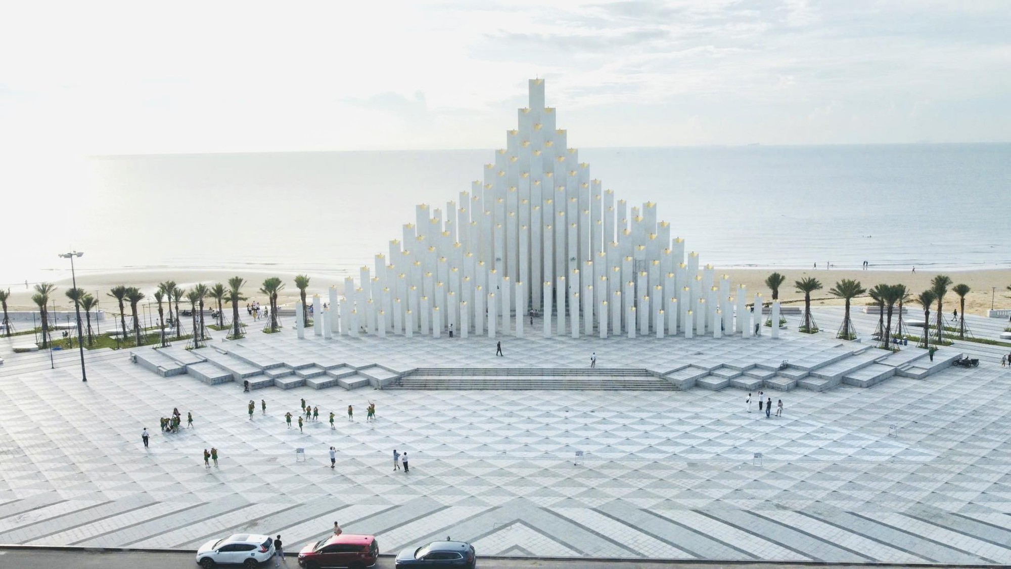 Ngọn tháp ngay giữa biển Vũng Tàu có hiện tượng "bí ẩn", cộng đồng mạng đòi kiến trúc sư vào giải thích gấp- Ảnh 3.