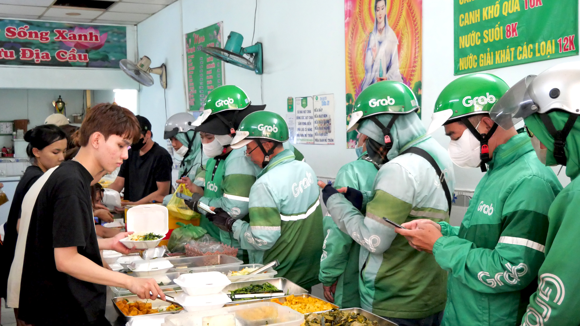 Xanh SM Ngon nhập cuộc: Cuộc đua giao đồ ăn thêm khốc liệt, thế song mã của GrabFood - ShopeeFood có lung lay?- Ảnh 7. Xanh SM Ngon nhập cuộc: Cuộc đua giao đồ ăn thêm khốc liệt, thế song mã của GrabFood - ShopeeFood có lung lay?- Ảnh 7.