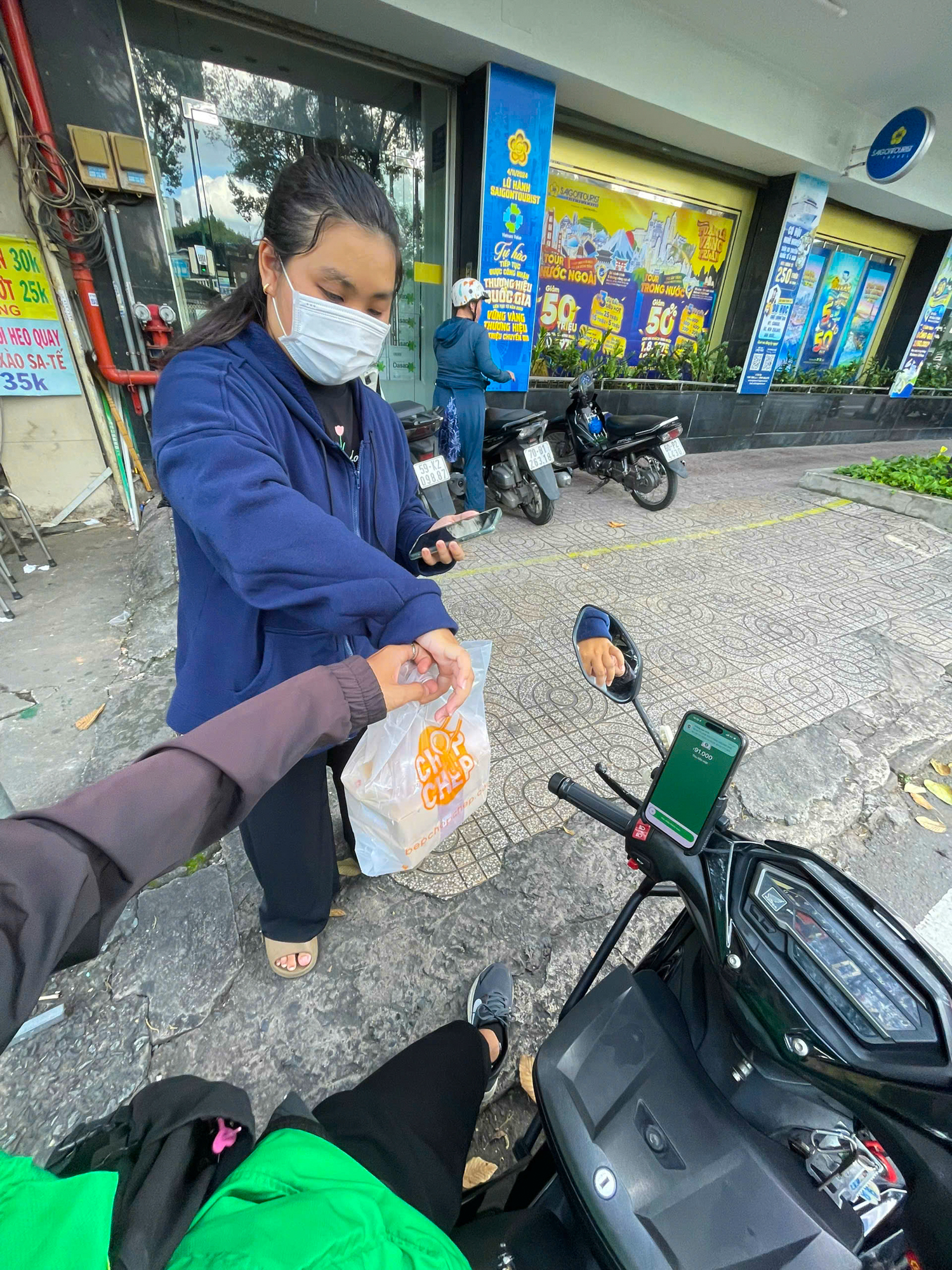 Xanh SM Ngon nhập cuộc: Cuộc đua giao đồ ăn thêm khốc liệt, thế song mã của GrabFood - ShopeeFood có lung lay?- Ảnh 10. Xanh SM Ngon nhập cuộc: Cuộc đua giao đồ ăn thêm khốc liệt, thế song mã của GrabFood - ShopeeFood có lung lay?- Ảnh 10.