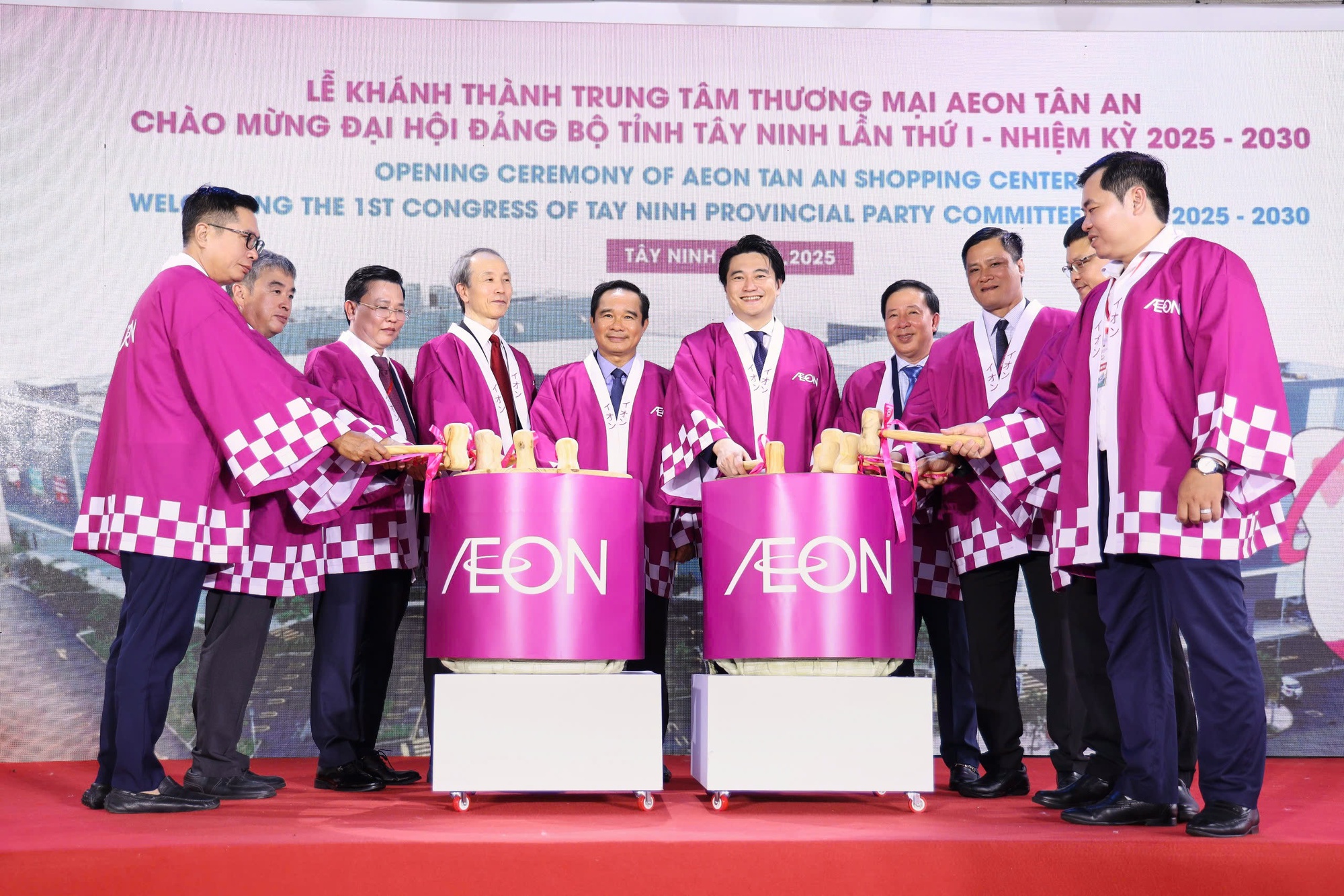 CEO Aeon: Sẽ lấy tiền mặt từ Nhật Bản để mở rộng tại Việt Nam, khởi động chiến lược "tấn công" tỉnh lẻ, mục tiêu nhân 3 mạng lưới trong 5 năm- Ảnh 2. CEO Aeon: Sẽ lấy tiền mặt từ Nhật Bản để mở rộng tại Việt Nam, khởi động chiến lược "tấn công" tỉnh lẻ, mục tiêu nhân 3 mạng lưới trong 5 năm- Ảnh 2.