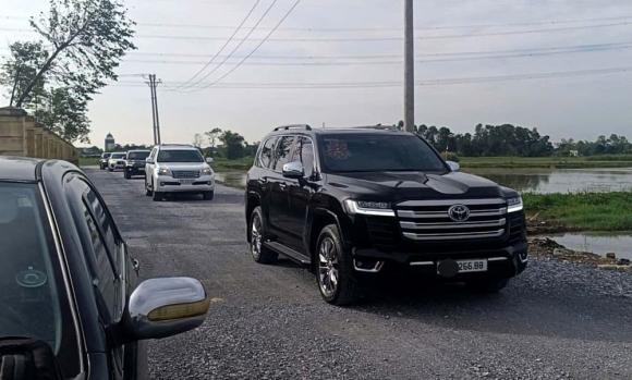 Dàn xe đón dâu bạc tỷ trong lễ cưới Hoa hậu Đỗ Hà và doanh nhân Viết Vương- Ảnh 4. Dàn xe đón dâu bạc tỷ trong lễ cưới Hoa hậu Đỗ Hà và doanh nhân Viết Vương- Ảnh 4.